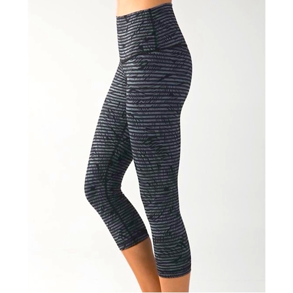 Lululemon wunder under high waist crop Palm Leaf Leggings size 2